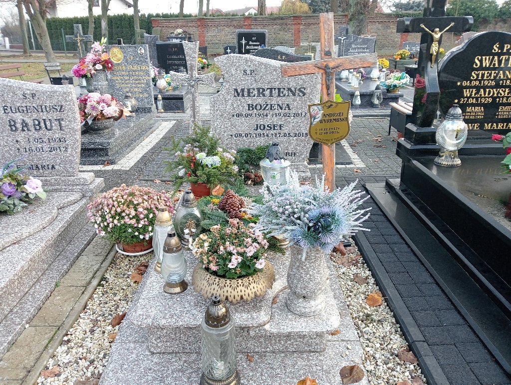 Grób Bożena Mertens