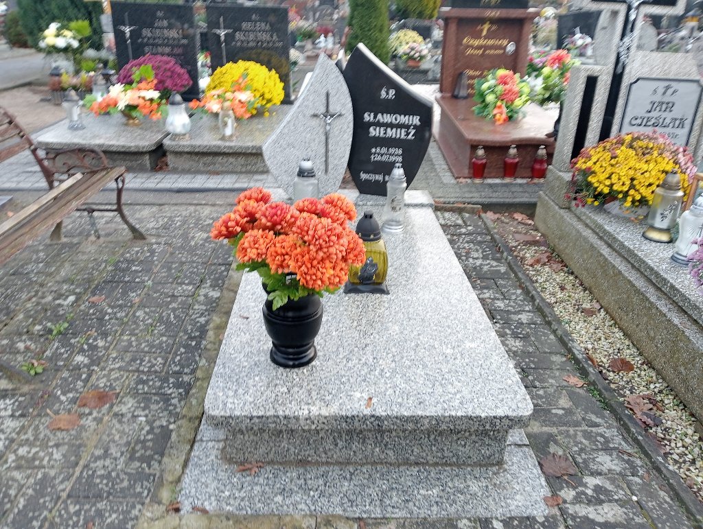 Grób Sławomir Siemież