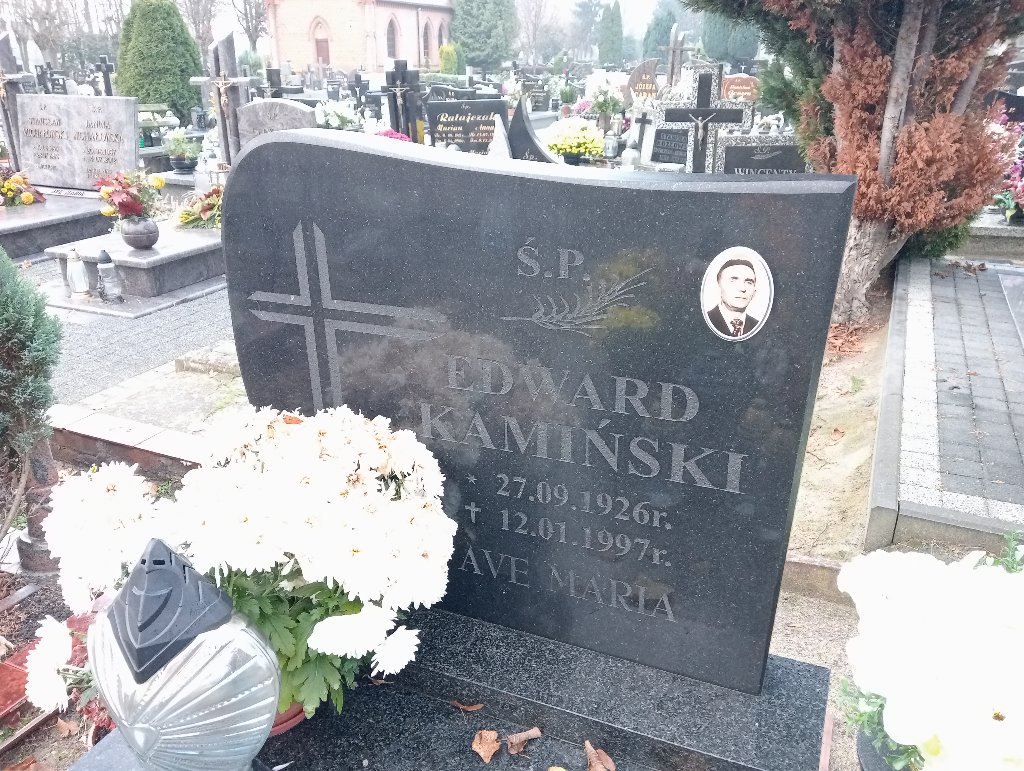 Grób Edward Kamiński