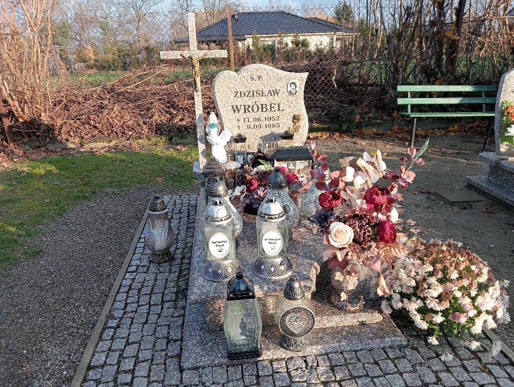 Grób Zdzisław Wróbel